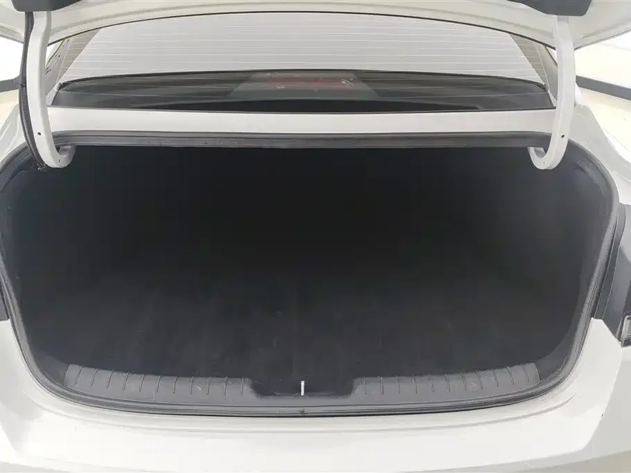 Hyundai Elantra — фото 4