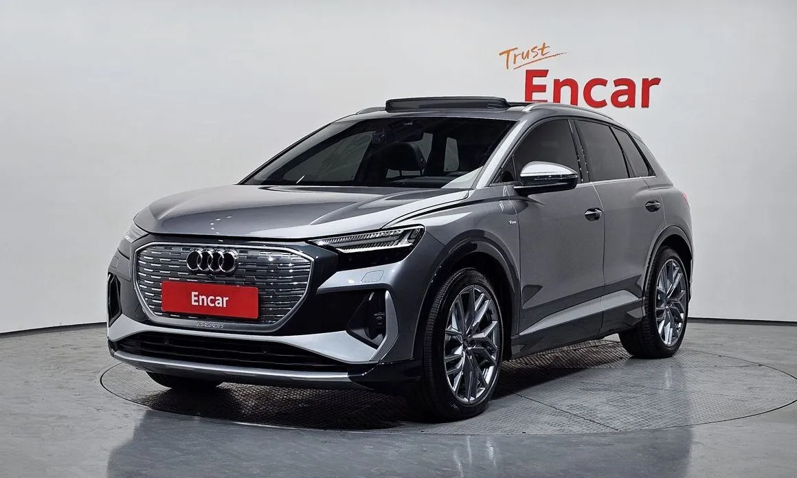 Audi Q4 e-tron — фото 1