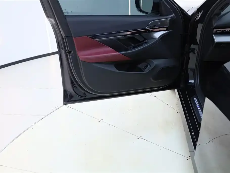 BMW i5 — фото 1