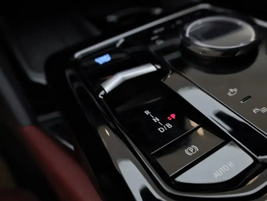 BMW i5 — фото 5