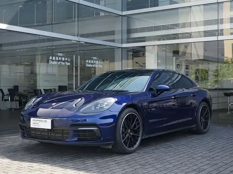 Porsche Panamera — фото 1