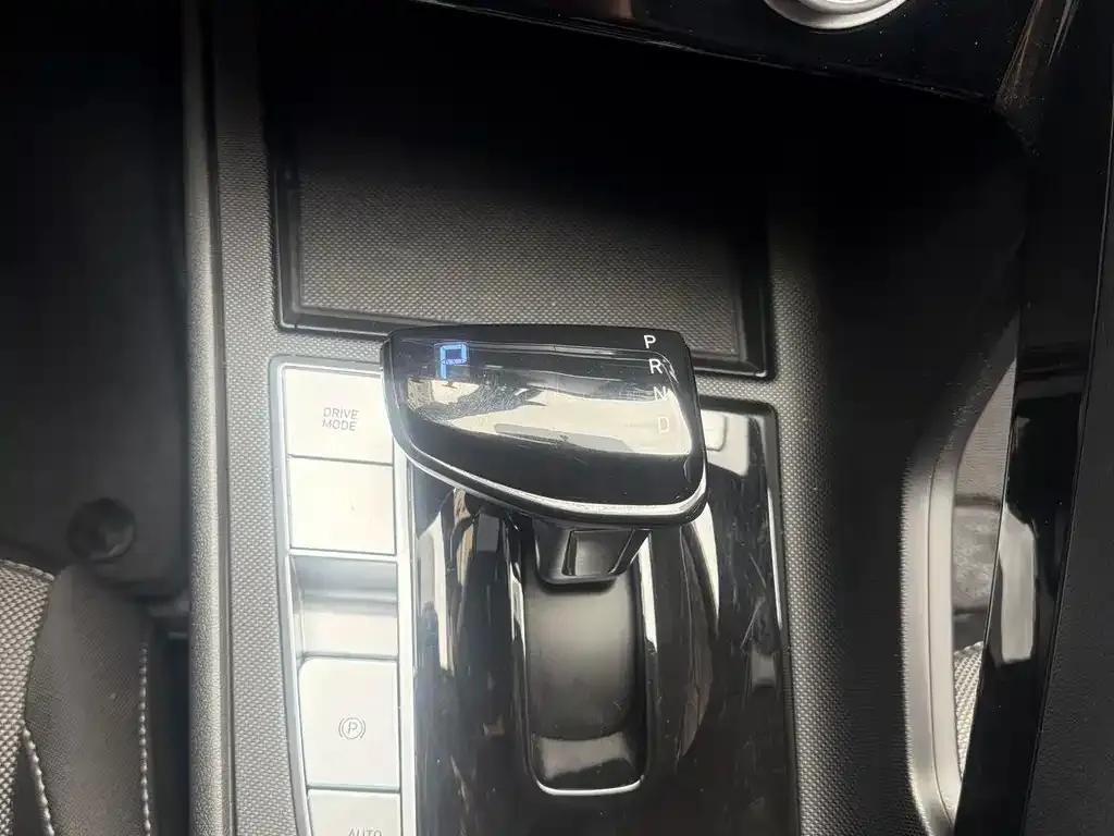 Hyundai Elantra — фото 4