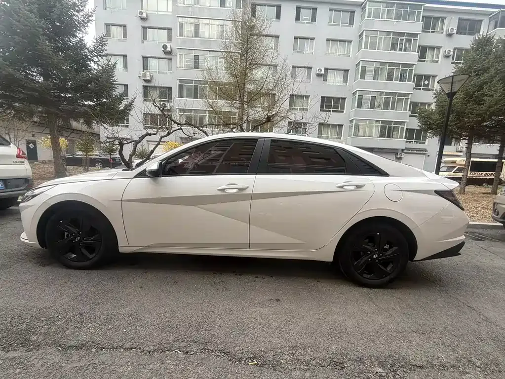 Hyundai Elantra — фото 10