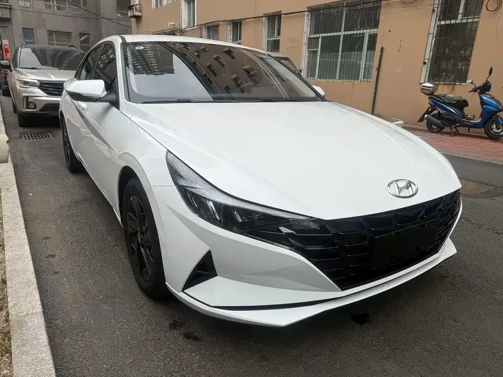 Hyundai Elantra — фото 6