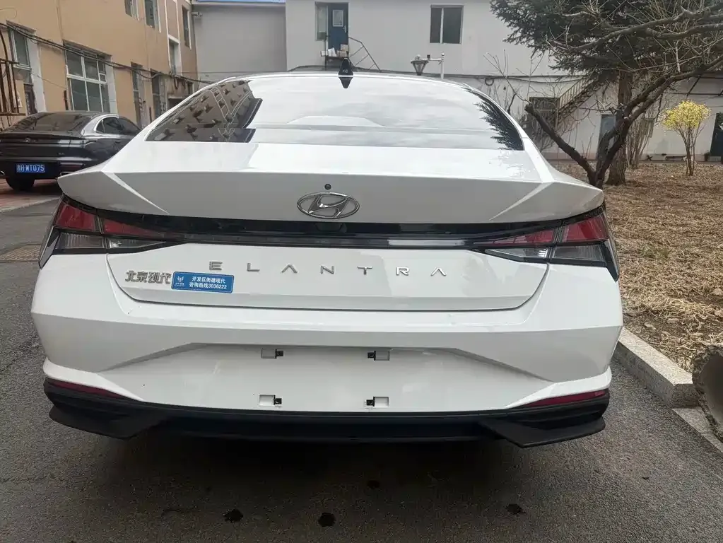 Hyundai Elantra — фото 2