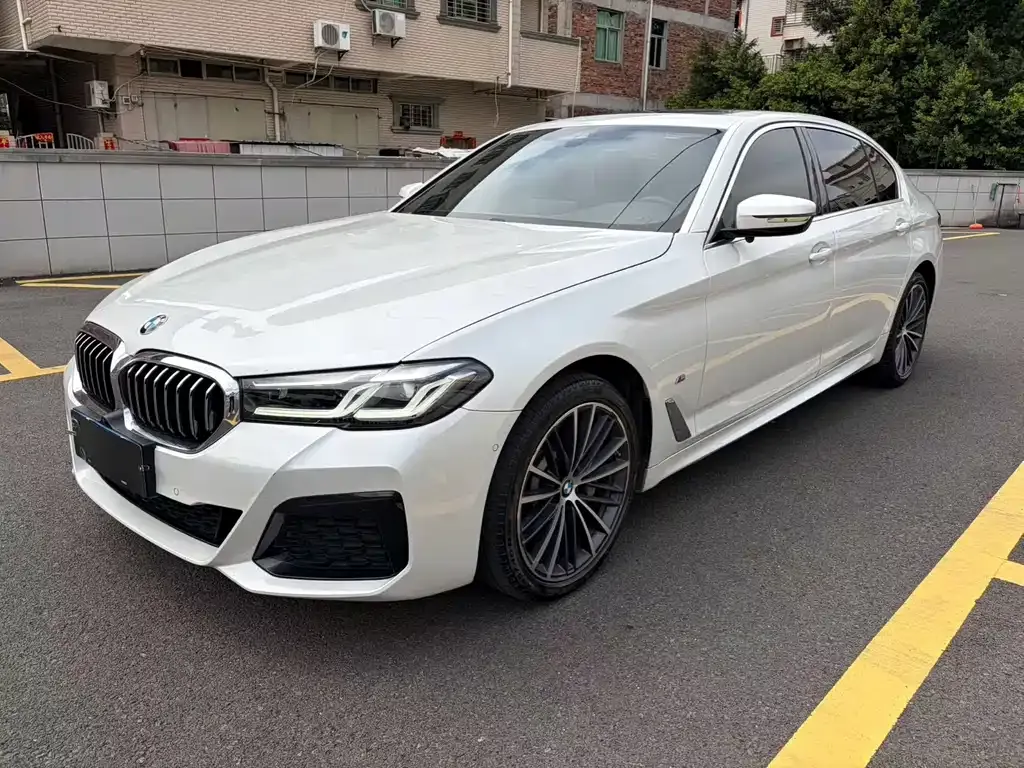 BMW 5 Series — фото 1