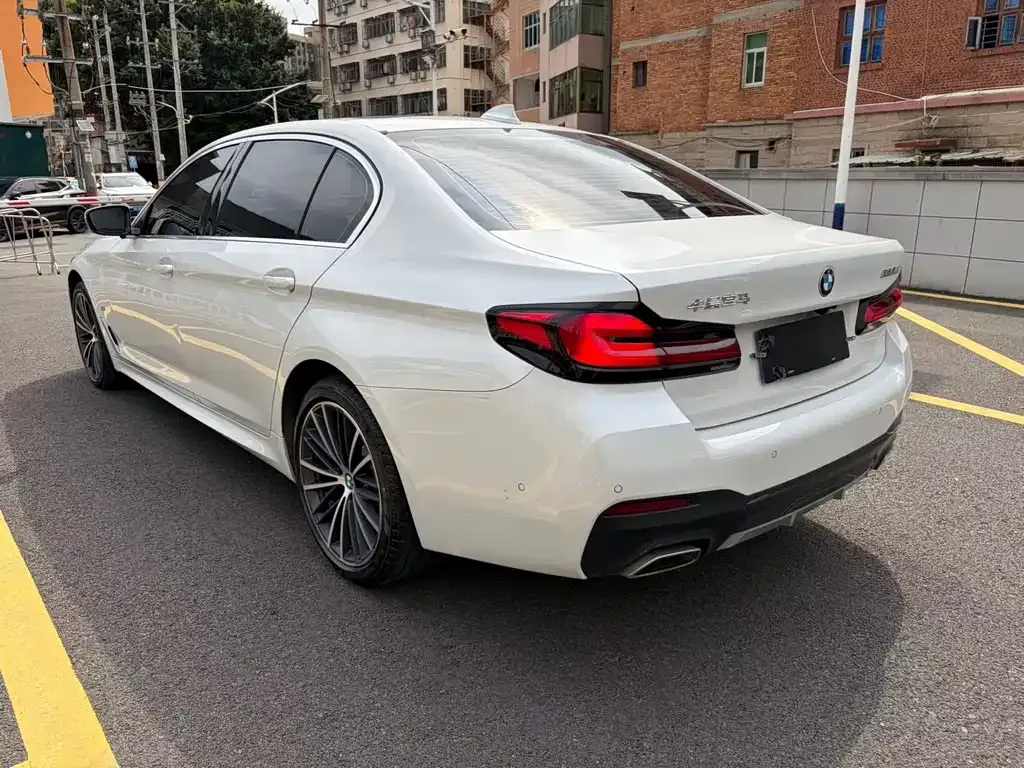 BMW 5 Series — фото 4