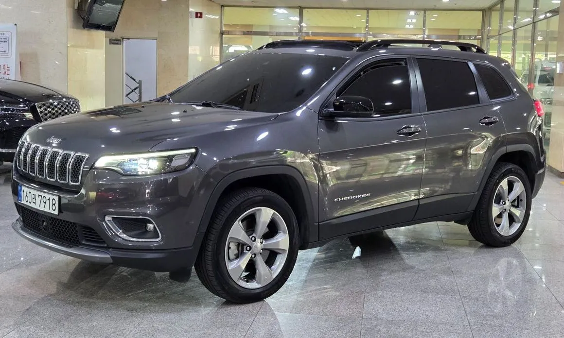 Jeep Cherokee — фото 1