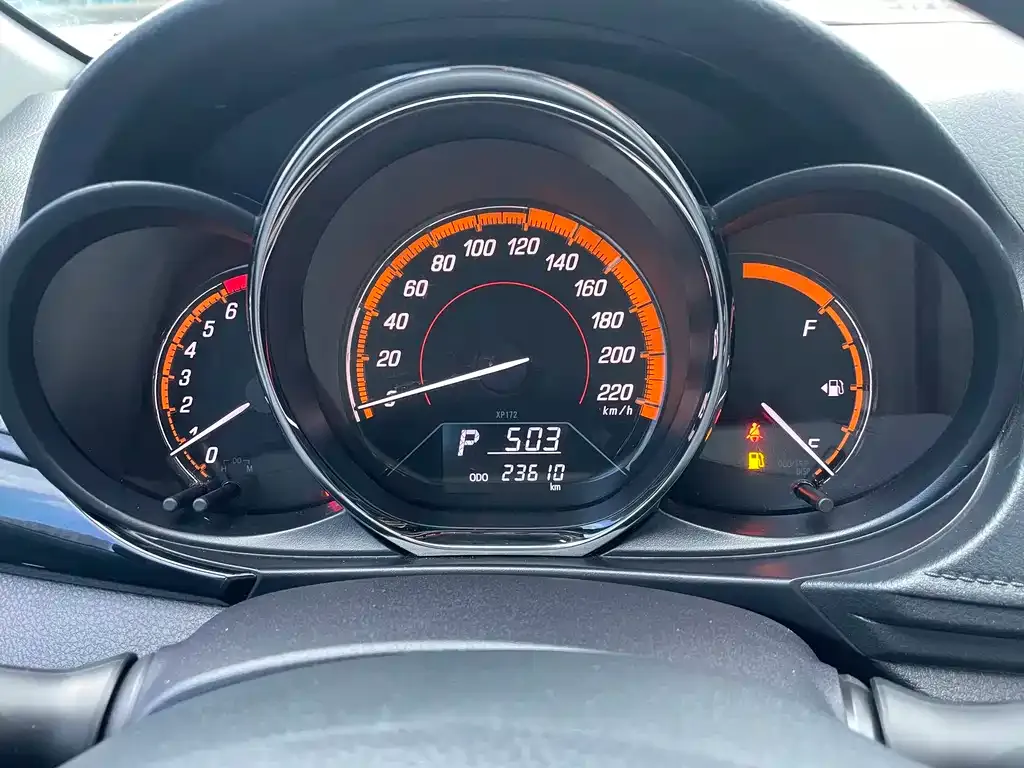 Toyota Yaris L — фото 10