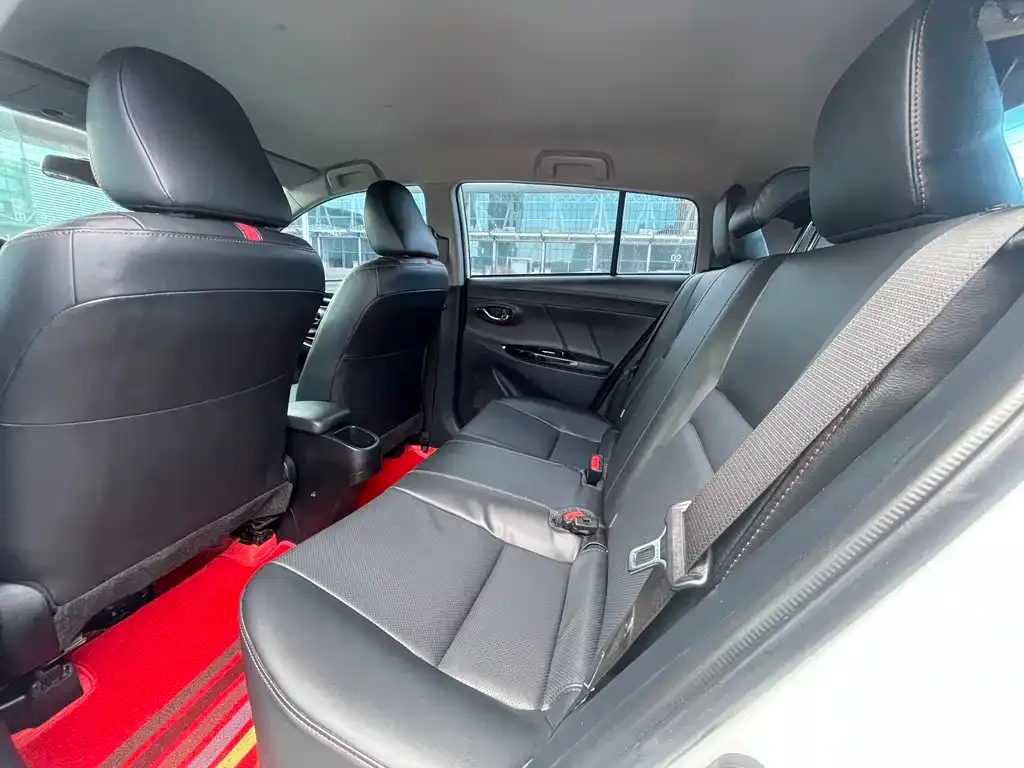 Toyota Yaris L — фото 6