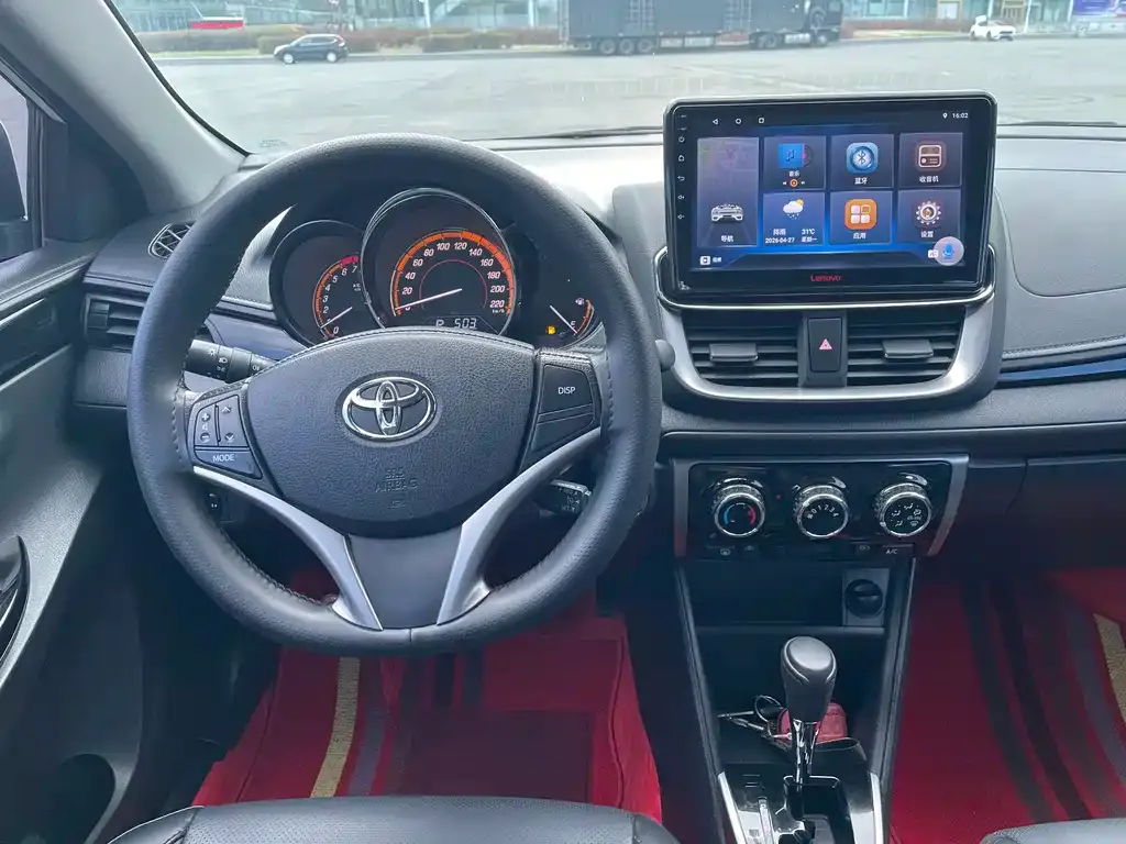 Toyota Yaris L — фото 4