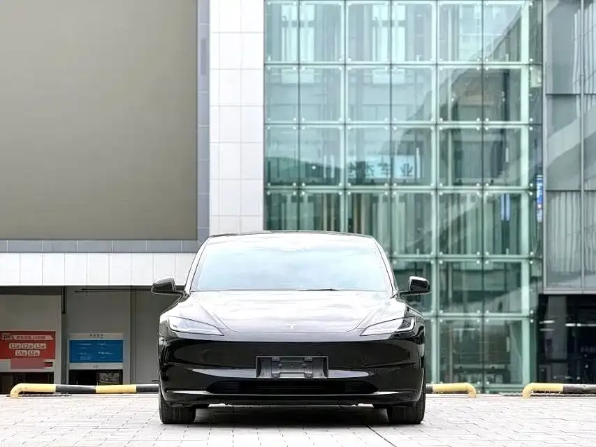 Tesla Model 3 — фото 7