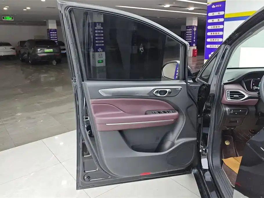 GAC Motor Trumpchi M6 — фото 10