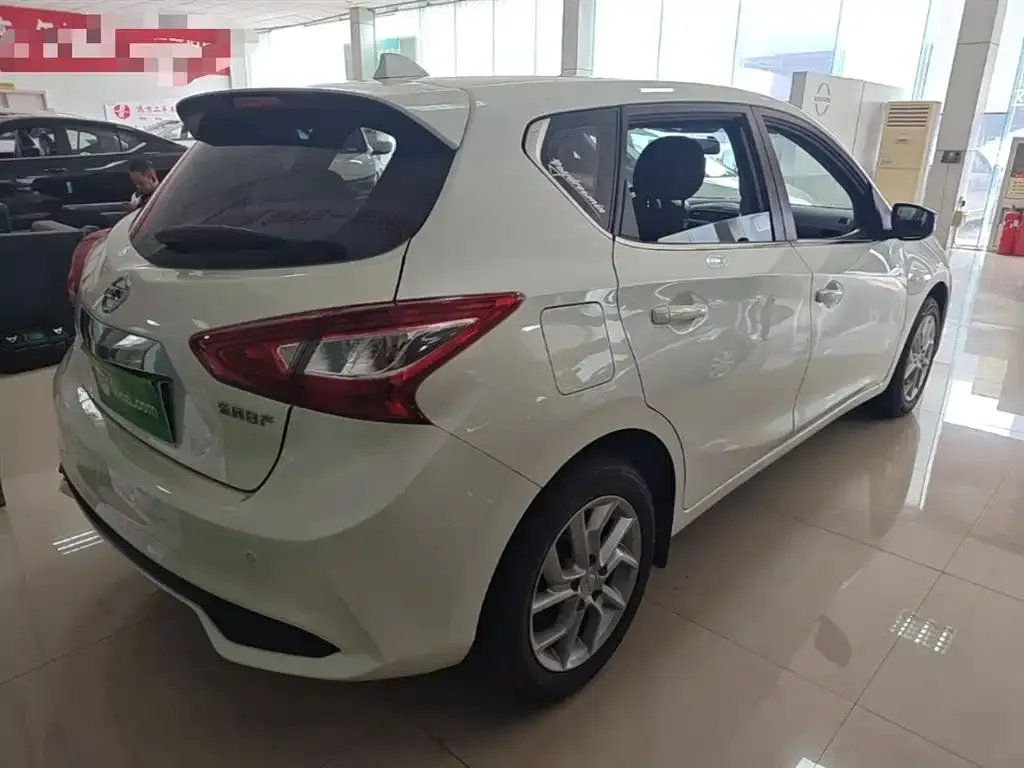 Nissan Tiida — фото 4