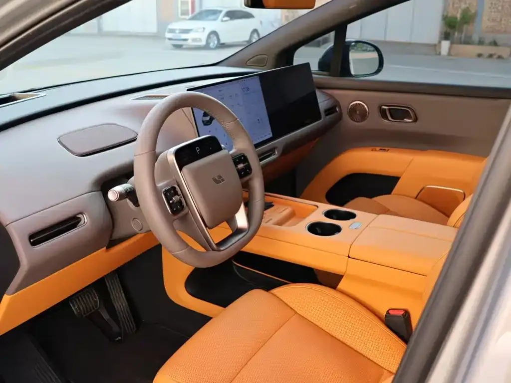 Li Auto i8 — фото 3
