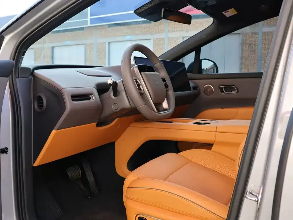 Li Auto i8 — фото 6