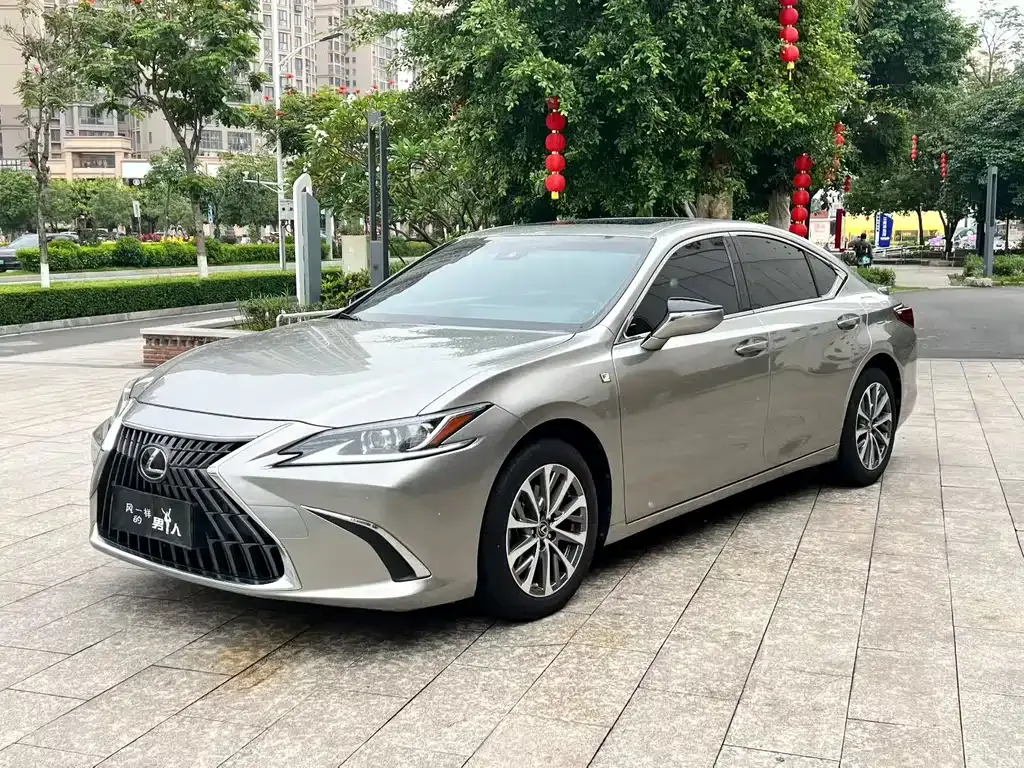 Lexus ES — фото 1