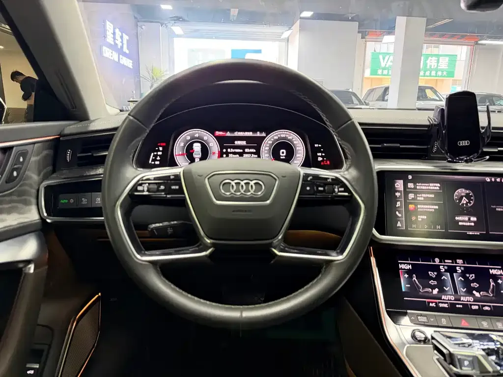 Audi A7L — фото 8