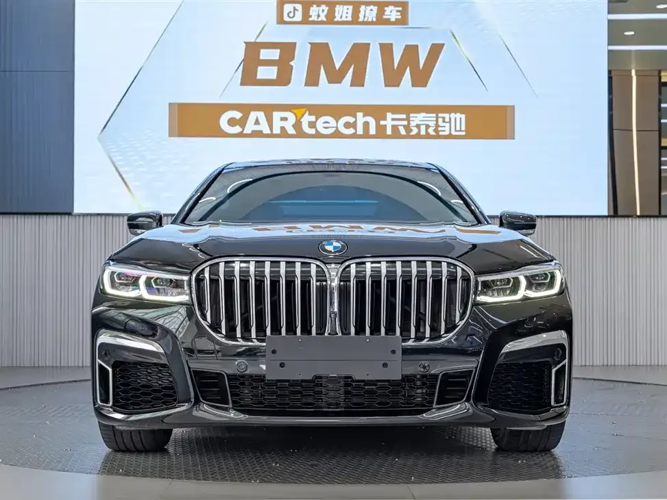 BMW 7 Series — фото 1