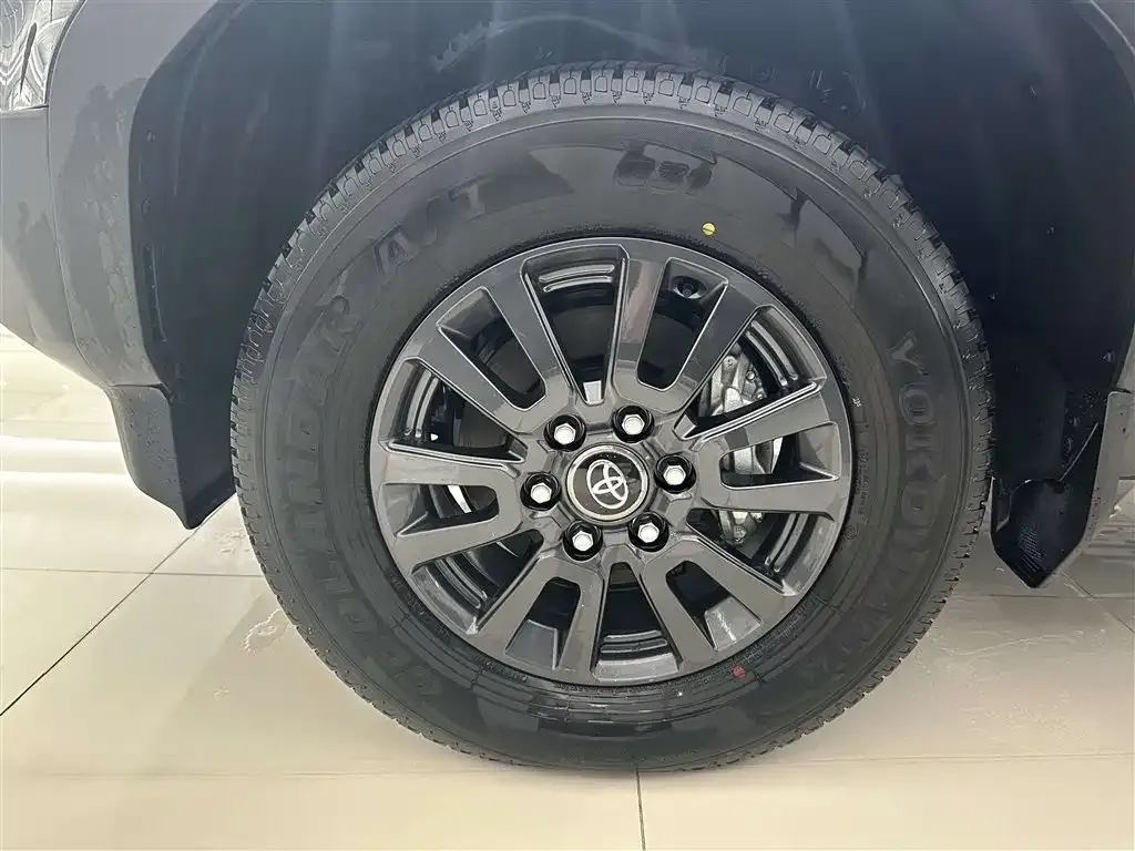 Toyota Prado — фото 9