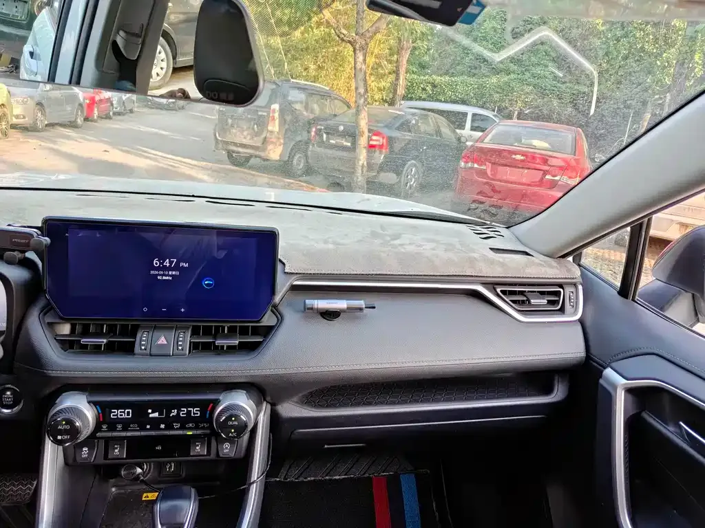 Toyota RAV4 — фото 10