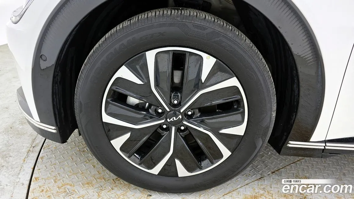 Kia EV6 — фото 9