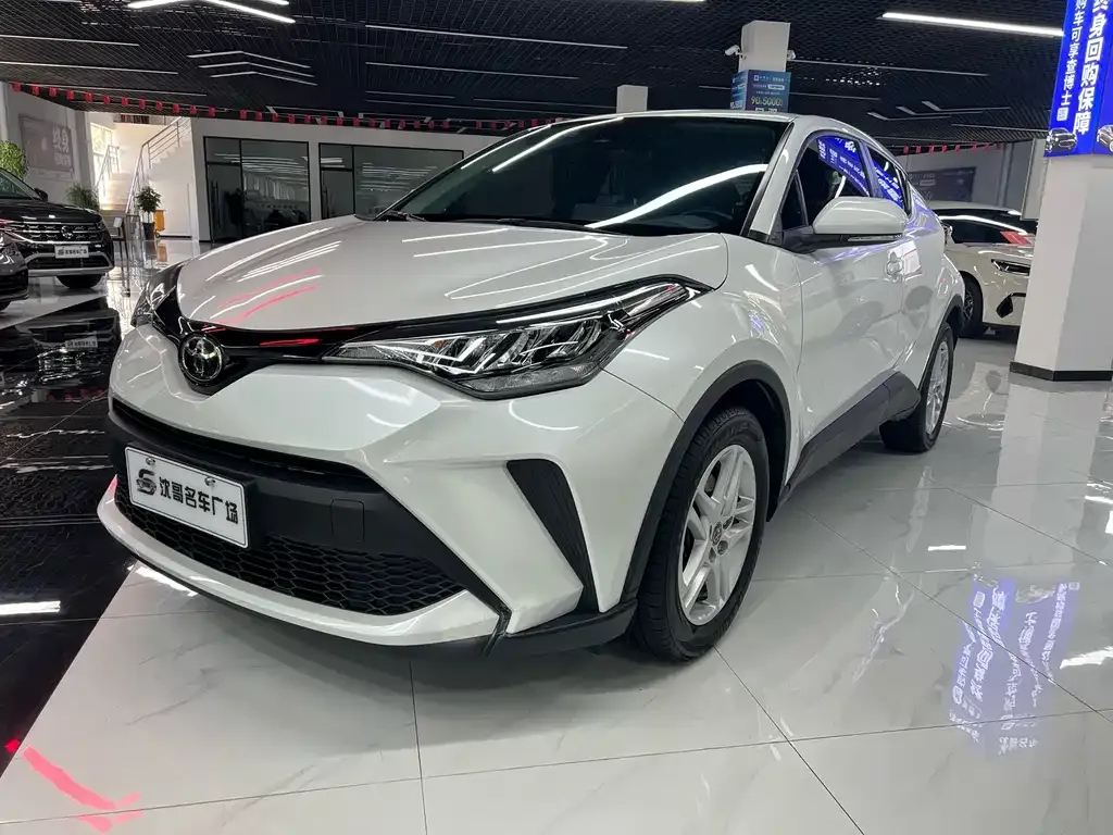 Toyota C-HR — фото 1