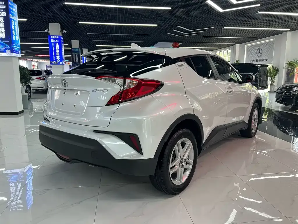 Toyota C-HR — фото 8