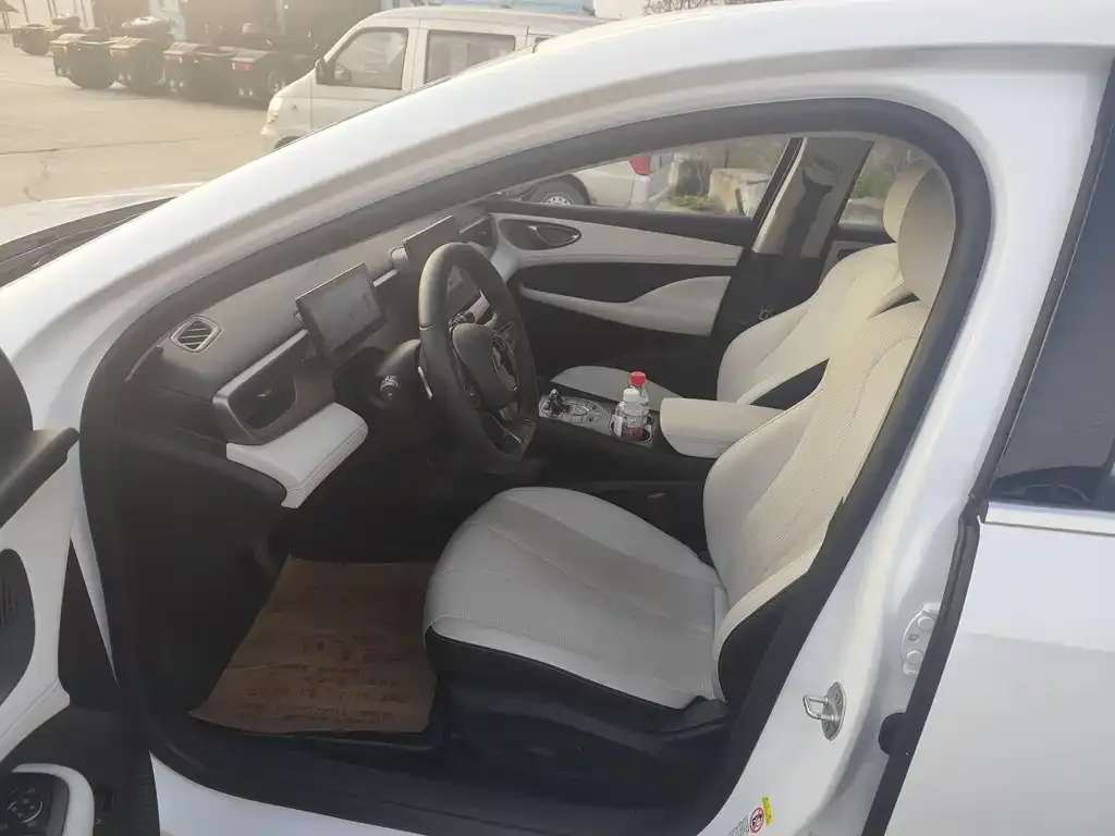 BYD Seal 05 DM-i — фото 9