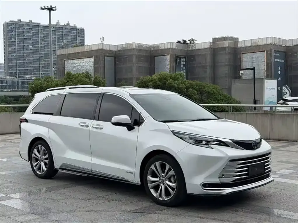 Toyota Sienna — фото 8