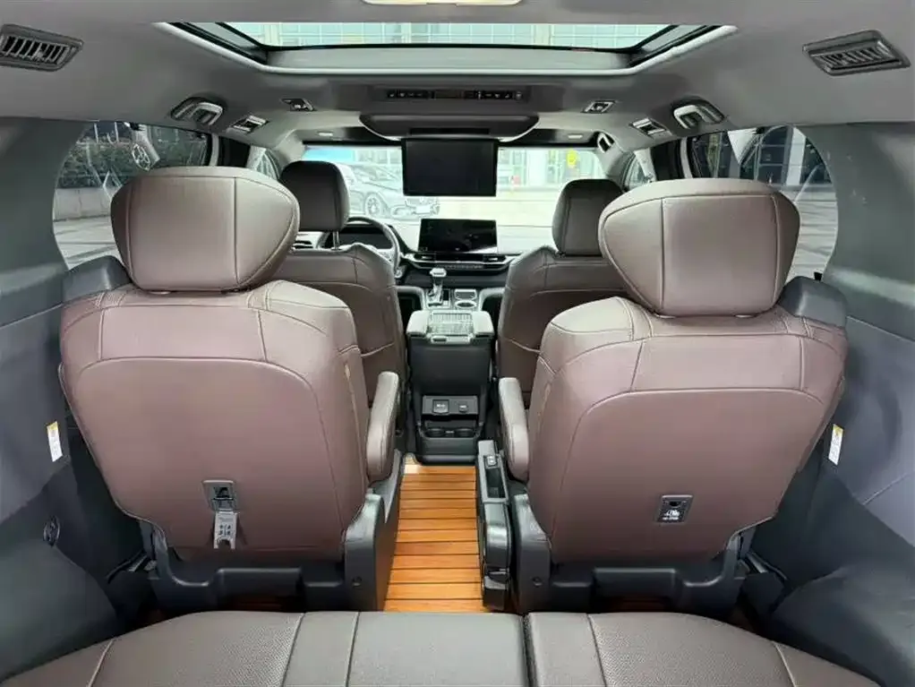 Toyota Sienna — фото 5