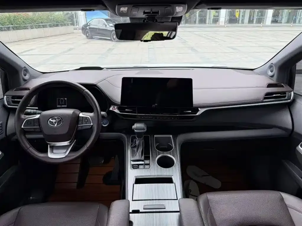 Toyota Sienna — фото 9