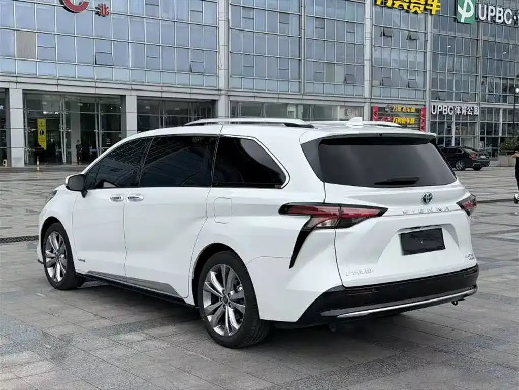 Toyota Sienna — фото 7