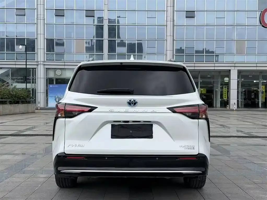 Toyota Sienna — фото 4