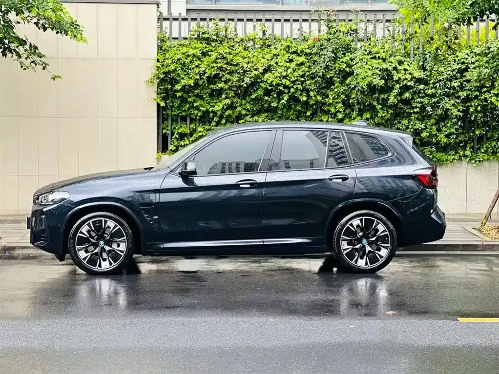 BMW iX3 — фото 7