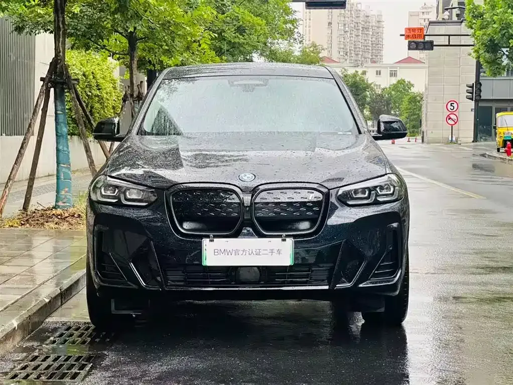 BMW iX3 — фото 9