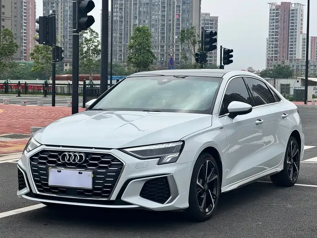 Audi A3 — фото 1