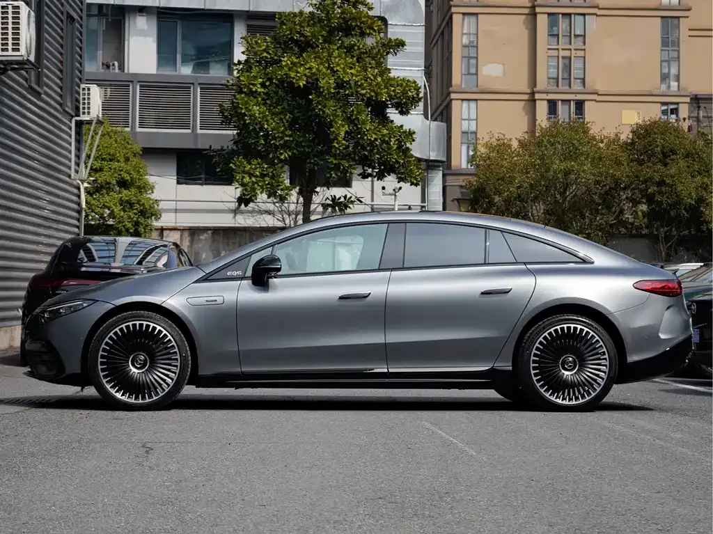 Mercedes-Benz EQS AMG — фото 5