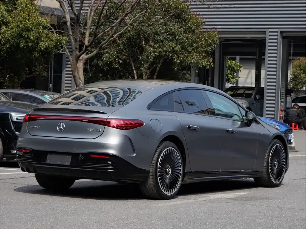 Mercedes-Benz EQS AMG — фото 10