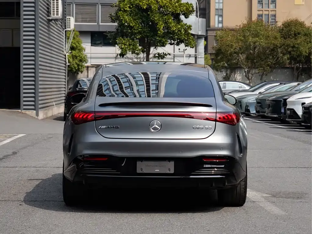 Mercedes-Benz EQS AMG — фото 7