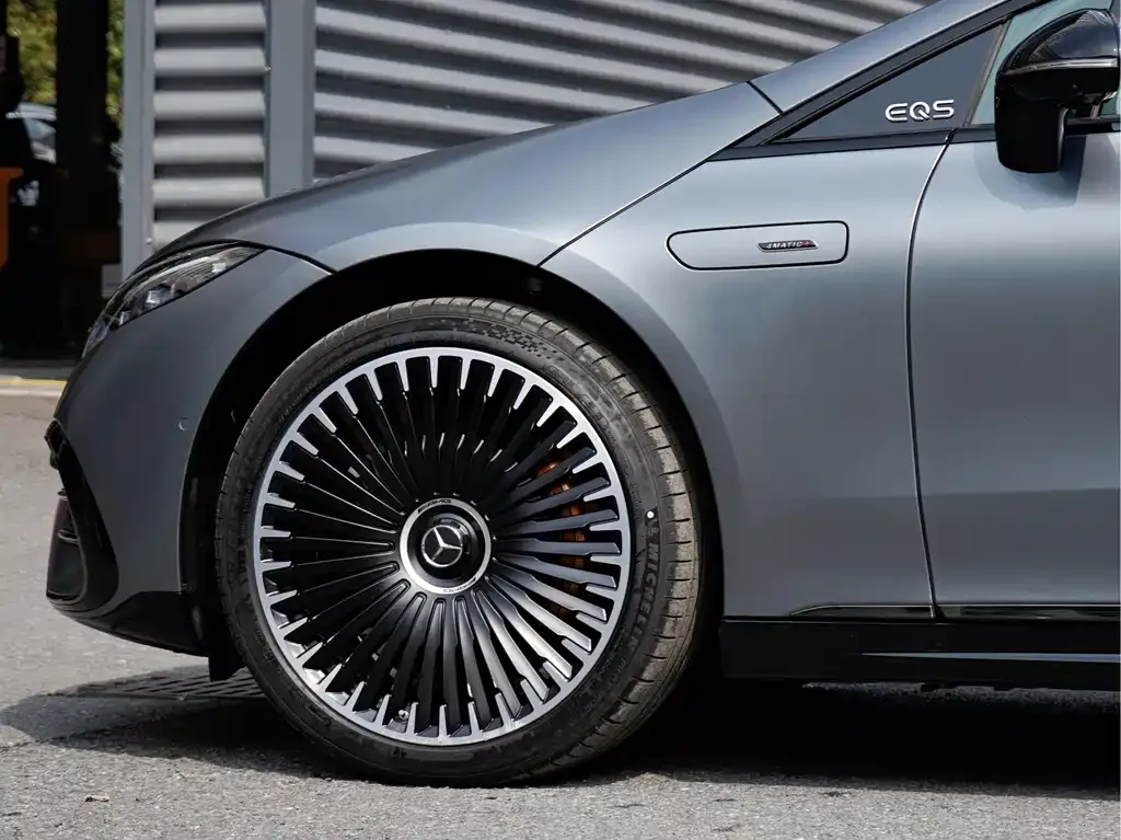 Mercedes-Benz EQS AMG — фото 9