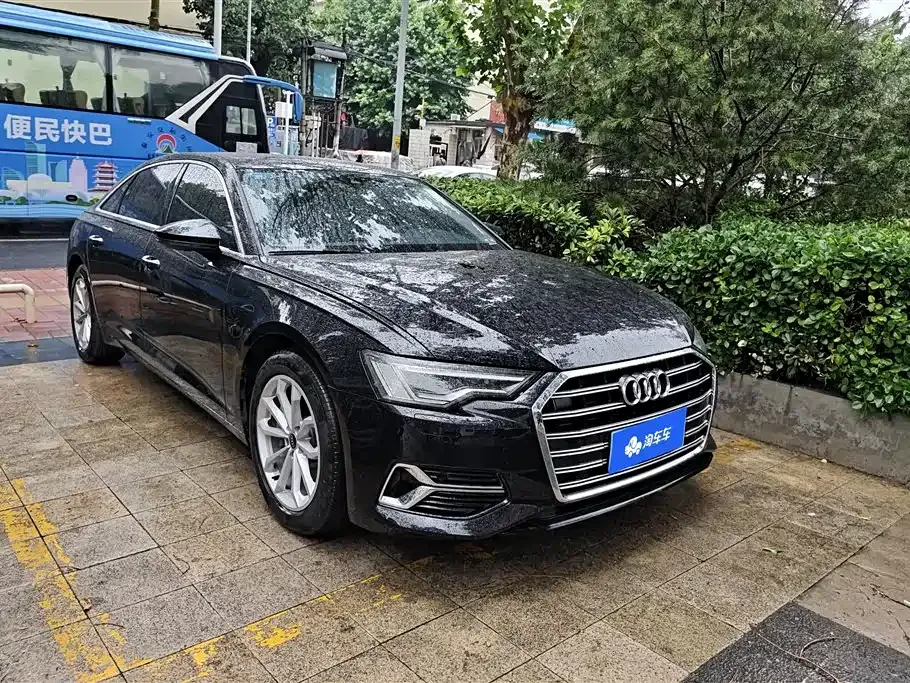 Audi A6L — фото 1