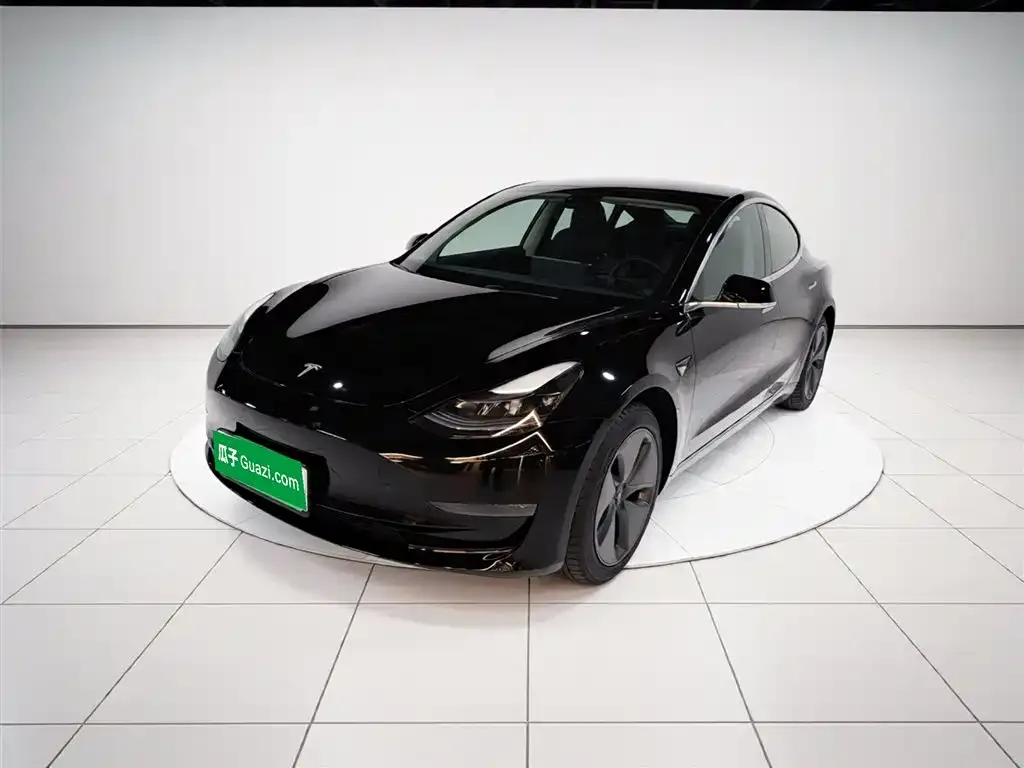 Tesla Model 3 — фото 1