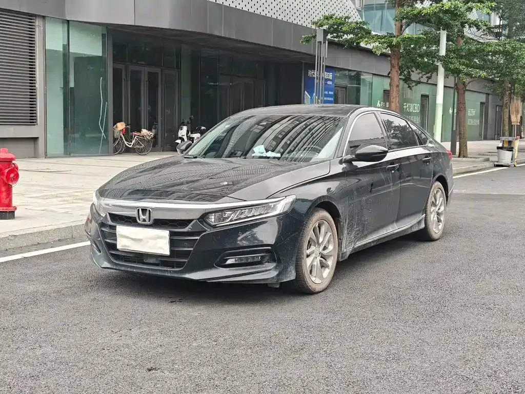 Honda Accord — фото 1