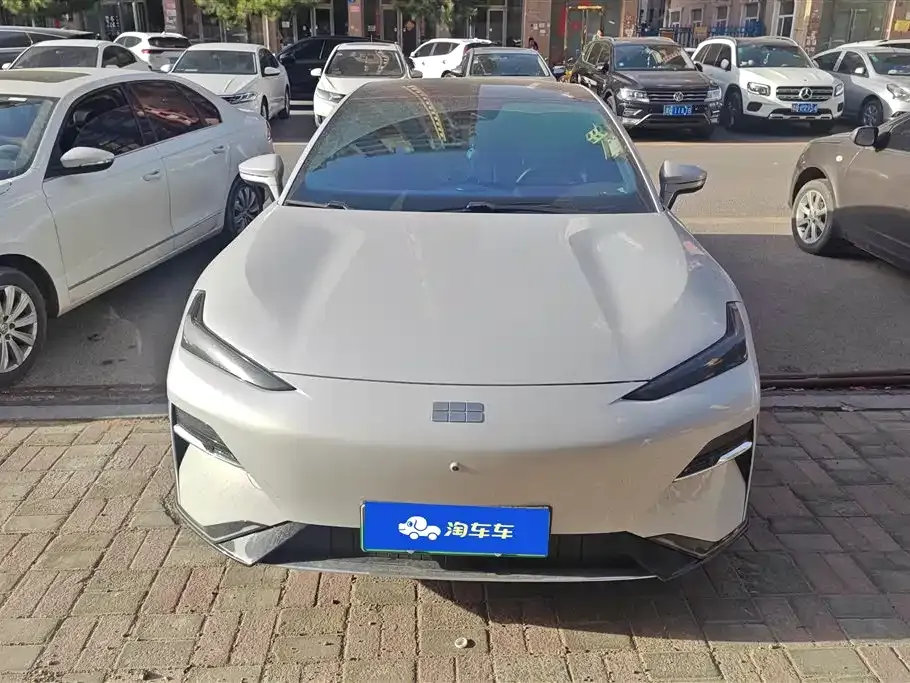 Geely Galaxy E8 — фото 10