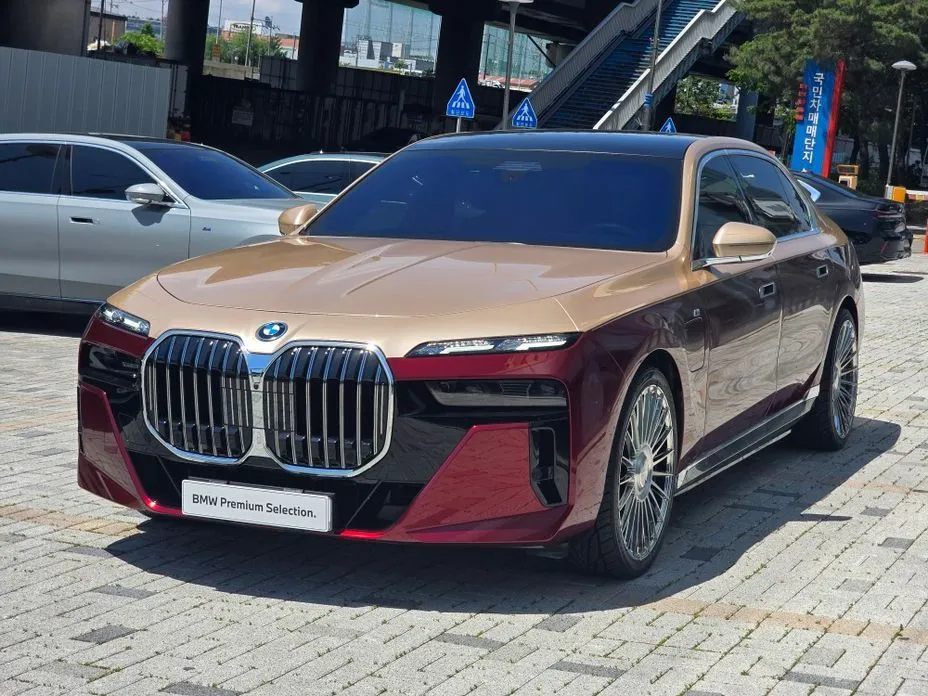BMW 7-Series — фото 1