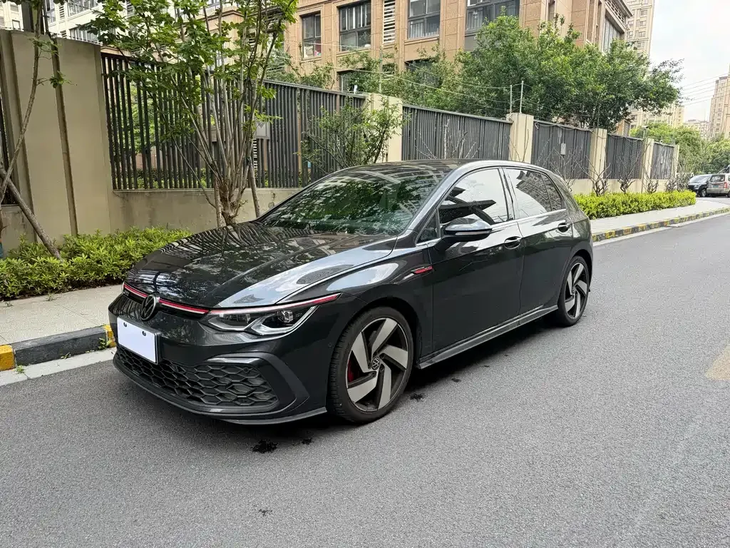 Volkswagen Golf GTI — фото 1