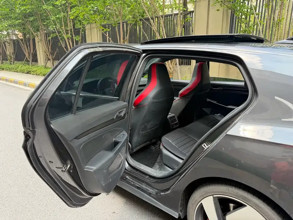 Volkswagen Golf GTI — фото 5