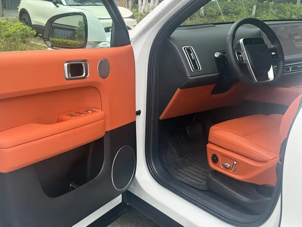 Li Auto L6 — фото 10