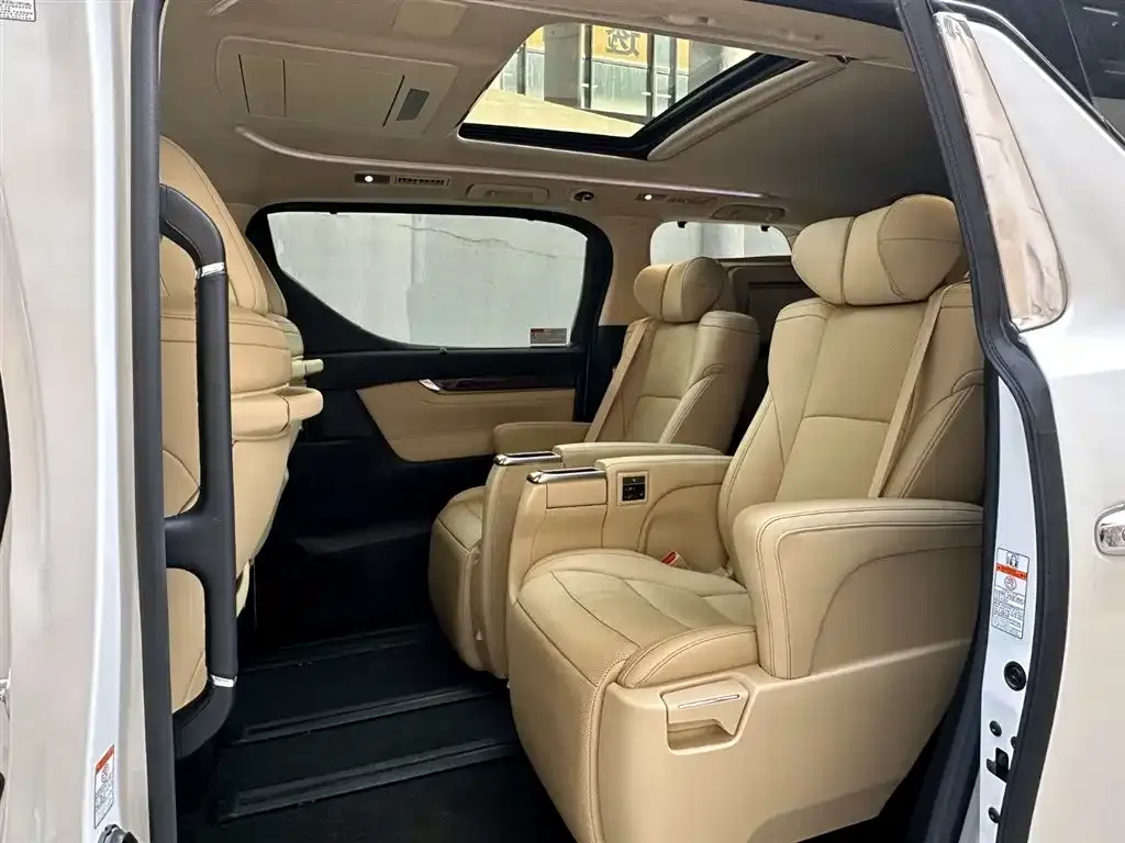 Toyota Alphard — фото 6